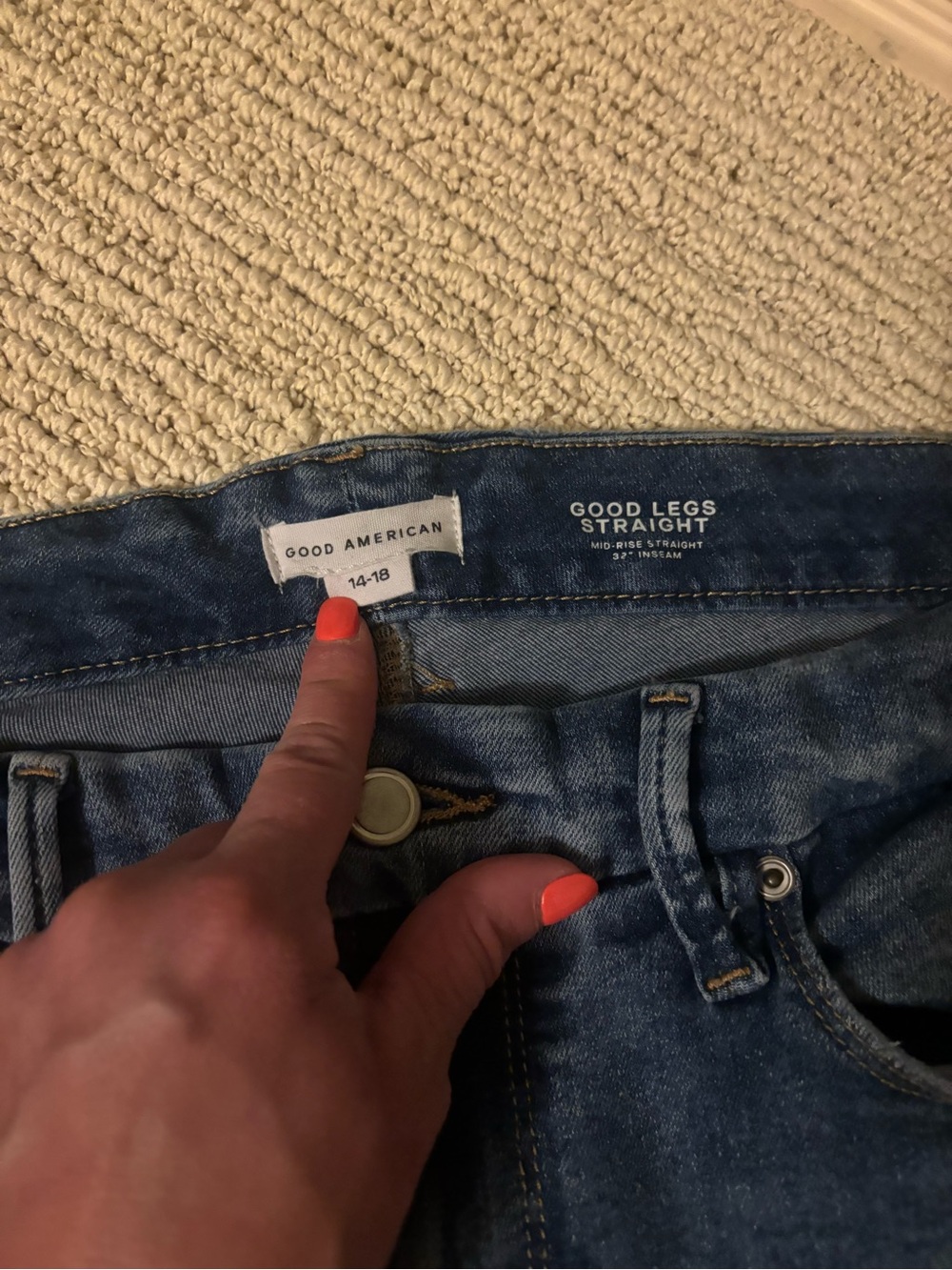Good American Good Legs Straight Mid-Rise Jeans in Dark Blue Denim